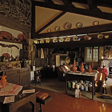 Casa Da Tojeira * Кабесейраш-ди-Башту